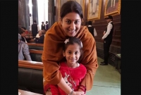 ছোট্ট এই মেয়েটিকে প্রধানমন্ত্রী বানাতে প্রচার করবেন ভারতের নারীকল্যাণ মন্ত্রী