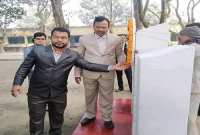 জু'তা পা'য়ে শহীদ বে'দিতে উঠে পি'টুনি খেয়ে উপজেলা স্বাস্থ্য কমপ্লেক্সে ভর্তি অধ্যক্ষ