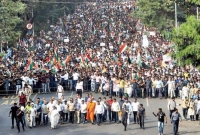 হাজার হাজার লোকের মিছিল নিয়ে এবার রাজপথে মমতা