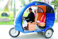 ড. মো. হুমায়ুন কবির বানালেন সৌরশক্তিচালিত গাড়ি