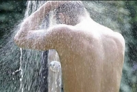 জেনে নিন, ঠান্ডা পানিতে গোসলের সাত উপকারিতা!