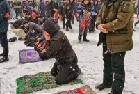 শীতের কাছে হেরে যাচ্ছে বিশ্ব, কিন্তু শীত হেরে যাচ্ছে ঈমানদার মুসলিমের কাছে