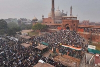 পুলিশের হাত ফস্কে মিছিলে, দিল্লির রাজপথে নামলো জনস্রোত