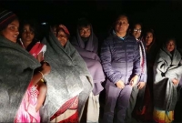 শীতের তীব্রতা, রাতে কম্বল নিয়ে অসহায়দের কাছে ছুটে গেলেন ইউএনও