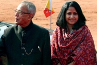 নাগরিকত্ব বিলের বিরো'ধিতা করায় প্রণব মুখার্জীর মেয়ে শর্মিষ্ঠা আ'টক!