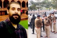 টেনে দাড়ি ছিঁড়ে নেব : মুসলিম সাংবাদিককে হুম'কি পুলিশের