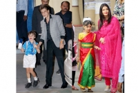 ছেলেমেয়ের স্কুলের পারফর্ম দেখতে হাজির শাহরুখ খান-ঐশ্বরিয়া