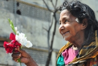 পিতা-মাতার সঙ্গে সৎ ও সদয় ব্যবহার কর