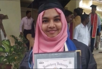 ভারতে হিজাব পরে সমাবর্তনে আসায় ঢুকতে দেওয়া হলো না স্বর্ণপদক প্রাপ্য ছাত্রীকে