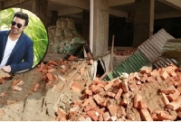 শাকিব খানের বাসার সামনে রাখা ইট-পাথর গুঁ'ড়িয়ে দিল ডিএনসিসি