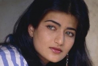 বিয়ের আগেই বিবাহিত প্রেমিকের সন্তানের মা হন অভিনেত্রী সারিকা