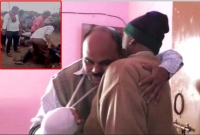 গণপি'টুনি থেকে পুলিশকে প্রাণে বাঁচিয়ে হিরো মুসলিম বৃদ্ধ