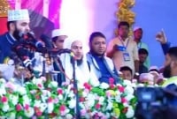 মাওলানা আজহারী বক্তব্য শুরু করার সময় এক অপ্রীতিকর ঘটনার সৃষ্টি