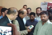 নিহ'ত মুসলিমদের পরিবারের হাতে ৫ লাখ টাকা তুলে দিলেন মমতা ব্যানার্জী