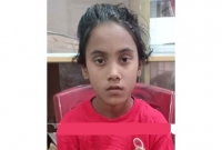 মা নেই, মেয়ের হাতে ৮শ' টাকা ধরিয়ে উধাও পিতা!