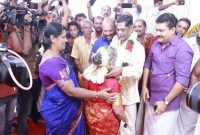 পুরানো বন্ধুর সঙ্গে বৃদ্ধাশ্রমে দেখা, অতঃপর ধুমধাম করে বিয়ে