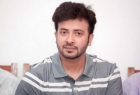 অ'সুস্থ হয়ে এক সপ্তাহ ধরে শ'য্যাশা'য়ী শাকিব খান