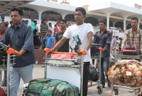 প্রবাসী শ্রমিকদের বিমান ভাড়া কমাতে মন্ত্রীর চিঠি