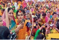 দেড় হাজার শ্রমিক নিয়ে মালিক-কন্যার গায়েহলুদ!