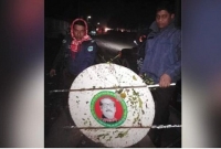 ৯৯৯ এ ফোন পেয়ে ময়লার স্তূপ থেকে বঙ্গবন্ধুর ছবি উদ্ধার ৯৯৯ এ ফোন পেয়ে ময়লার স্তূপ থেকে বঙ্গবন্ধুর ছবি উদ্ধার