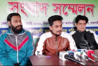 রাজশাহীতে মাথায় পি'স্ত'ল ঠে'কিয়ে যুবককে বিয়ে করলেন তরুণী রাজশাহীতে মাথায় পি'স্ত'ল ঠে'কিয়ে যুবককে বিয়ে করলেন তরুণী
