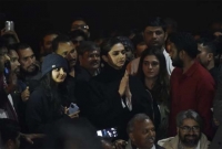 জেএনইউ ছাত্রছাত্রীদের পাশে দাঁড়িয়ে প্রশংসায় ভাসছে দীপিকা