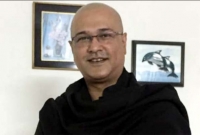 যে কারণে এই শীতের মধ্য মাথা ন্যাড়া করলেন আসিফ আকবর