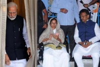 কলকাতার রাজভবনে নরেন্দ্র মোদি, রাস্তায় সিএএ বিরো'ধী ধর্নায় মমতা ব্যানার্জী