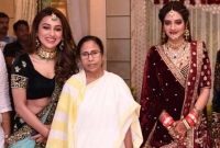 'শুভ জন্মদিন, মায়ের মত অভিভাবক প্রিয় মমতা ব্যানার্জী'