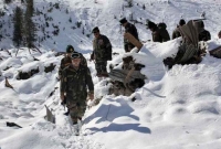 জম্মু-কাশ্মীরের একাধিক জায়গায় ৫ ভারতীয় সেনাসহ মৃ'ত অন্তত ১০