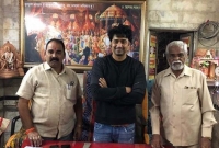 শিবসেনার দপ্তরে তৃণমূল কংগ্রেস সাংসদ নায়ক দেব, সোশ্যাল মিডিয়ায় 'দল বদলানোর জল্পনা'