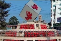   ফেনীতে নজর কাড়ছে দৃষ্টিনন্দন ‘আল্লাহু’ ও ‘মুহাম্মদ’ নামে ভাস্কর্য