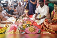 মসজিদে হিন্দু দম্পতির বিয়ে! সৃষ্টি করল এক অনন্য নজির