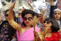 পুরান ঢাকায় ইশরাকের গণসংযোগে 'শিশু খালেদা জিয়া'