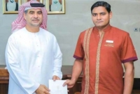 আবুধাবিতে কুড়িয়ে পাওয়া অর্থ ফেরত দিয়ে বিরল সম্মাননা পেলেন বাংলাদেশি যুবক!