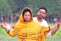 যুবলীগ নেতার হাত ধরে উধাও দুই সন্তানের জননী!