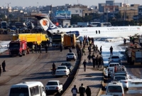 সড়কে অবতরণ করলো যাত্রীবাহী বিমান!