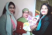 রাস্তা ফেলে যাওয়া নবজাতককে নিজের বাসায় নিলেন ইউএনও