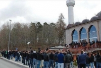 মসজিদে প্রবেশ করে কুরআনের পান্ডুলিপি ছিঁ'ড়ে ফেলেছে স'ন্ত্রা'সীরা