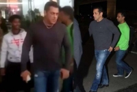 মেজাজ হারিয়ে ভক্তের মোবাইল ফোন কেড়ে নিলেন সালমান খান