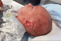 স্বজনদের চুমুতে ভাইরাস, মৃত্যুমুখে নবজাতক শিশু!