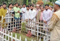 ভোটের আগের দিন প্রয়াত বাবার কবর জিয়ারত করলেন খোকা-পুত্র ইশরাক