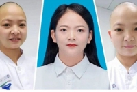  করোনাভাইরা'সে আ'ক্রা'ন্ত রোগীদের সেবা দেয়ার সুবিধার্থে মাথাই ন্যা'ড়া করে ফেললেন নার্স!