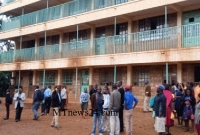 সিঁড়ি দিয়ে দ্রুত নামতে গিয়ে পদদলিত হয়ে ১৪ ছাত্র নিহ'ত