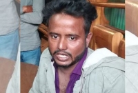 ইসলাম বিরোধী স্ট্যাটাস দেয়ায় হিন্দু যুবককে গণধো’লাই দিল বি’ক্ষুব্ধ জনগণ