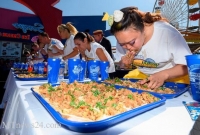 বিশ্বে ২০০ কোটি মানুষ বেশি খায়, ৮০ কোটি মানুষ না খেয়ে থাকে!