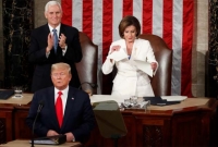 সংসদে প্রেসিডেন্ট ট্রাম্পের মুখে ওপর নথির কপি কুটি কুটি করে ছিঁড়লেন স্পিকার ন্যান্সি