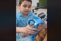 মায়ের তৈরি সামুচা বিক্রি করে নিজের পড়াশোনা চালিয়ে যাচ্ছে ল'ড়াকু শিশু জাহিদ!