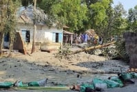  তলিয়ে যাচ্ছে ভবন, এলাকায় মাইকিং, আশপাশে কোনো ধরনের আ'গুন না ধ'রানোর জন্য অনুরোধ 