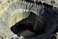  আচমকাই গজিয়ে উঠল রহস্যময় গর্ত, পৃথিবী ধ্বং'সের ইঙ্গিত!